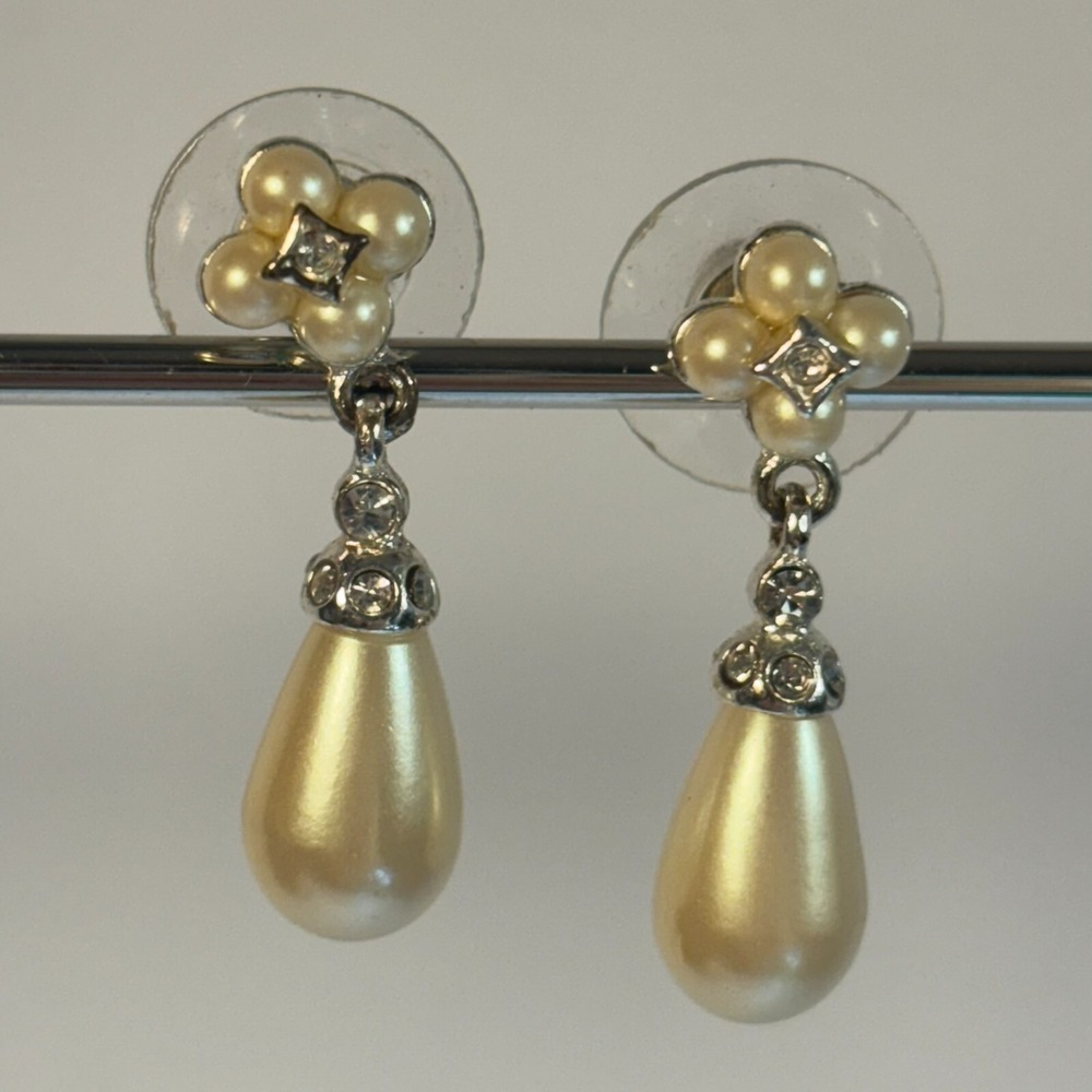 Vintage Pearl Earrings Tear Drop Gold Tone Very Elegant Wedding Look